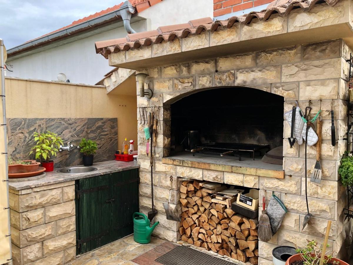 Apartments Pine & Oak With Shared Seasonal Hot Tub Privlaka  Eksteriør bilde