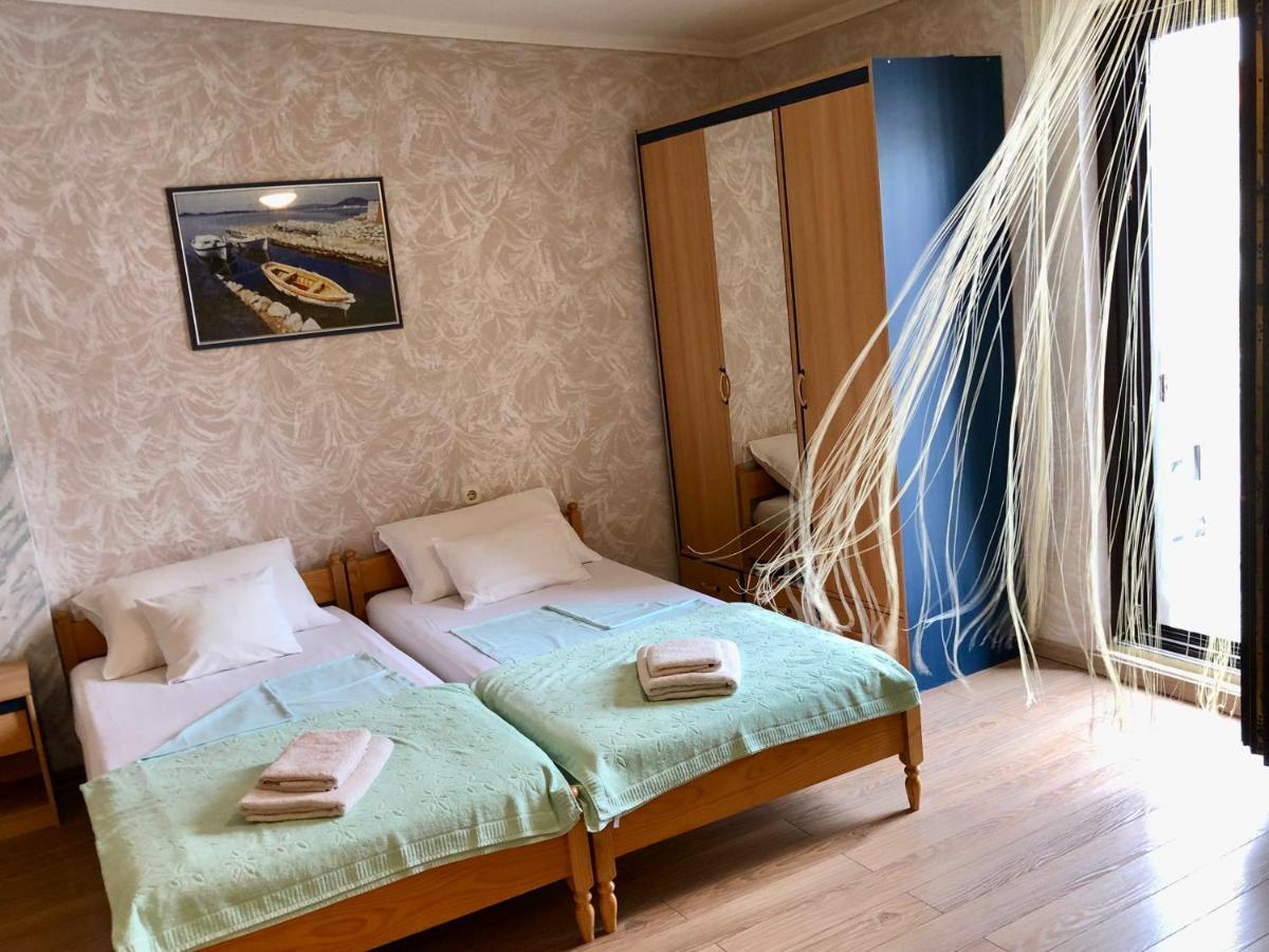 Apartments Pine & Oak With Shared Seasonal Hot Tub Privlaka  Eksteriør bilde