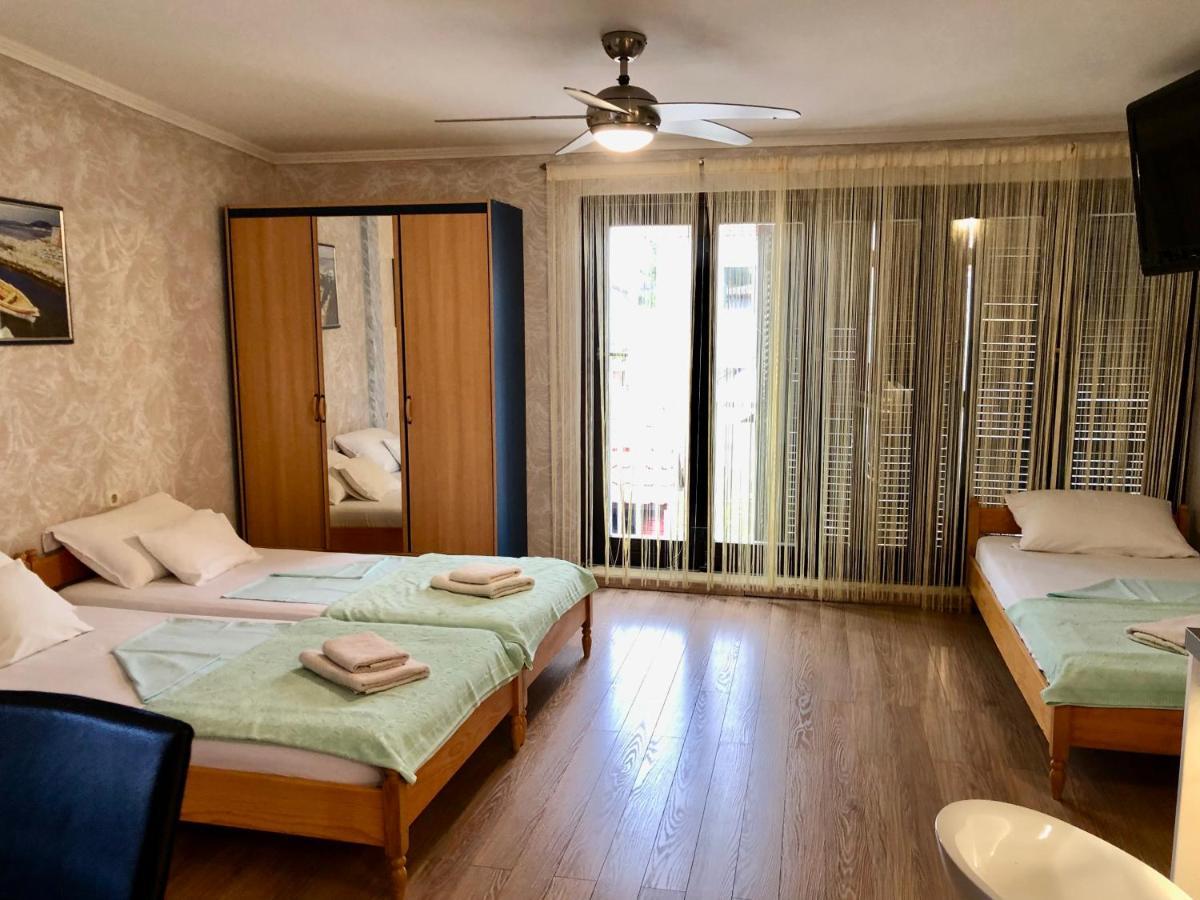 Apartments Pine & Oak With Shared Seasonal Hot Tub Privlaka  Eksteriør bilde